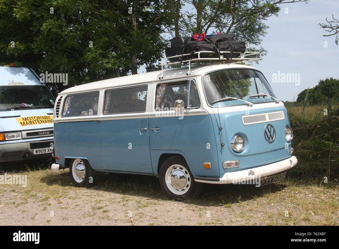 A CLASSIC RETRO VOLKSWAGEN VW CAMPER VAN BUS Stock Photo - Alamy