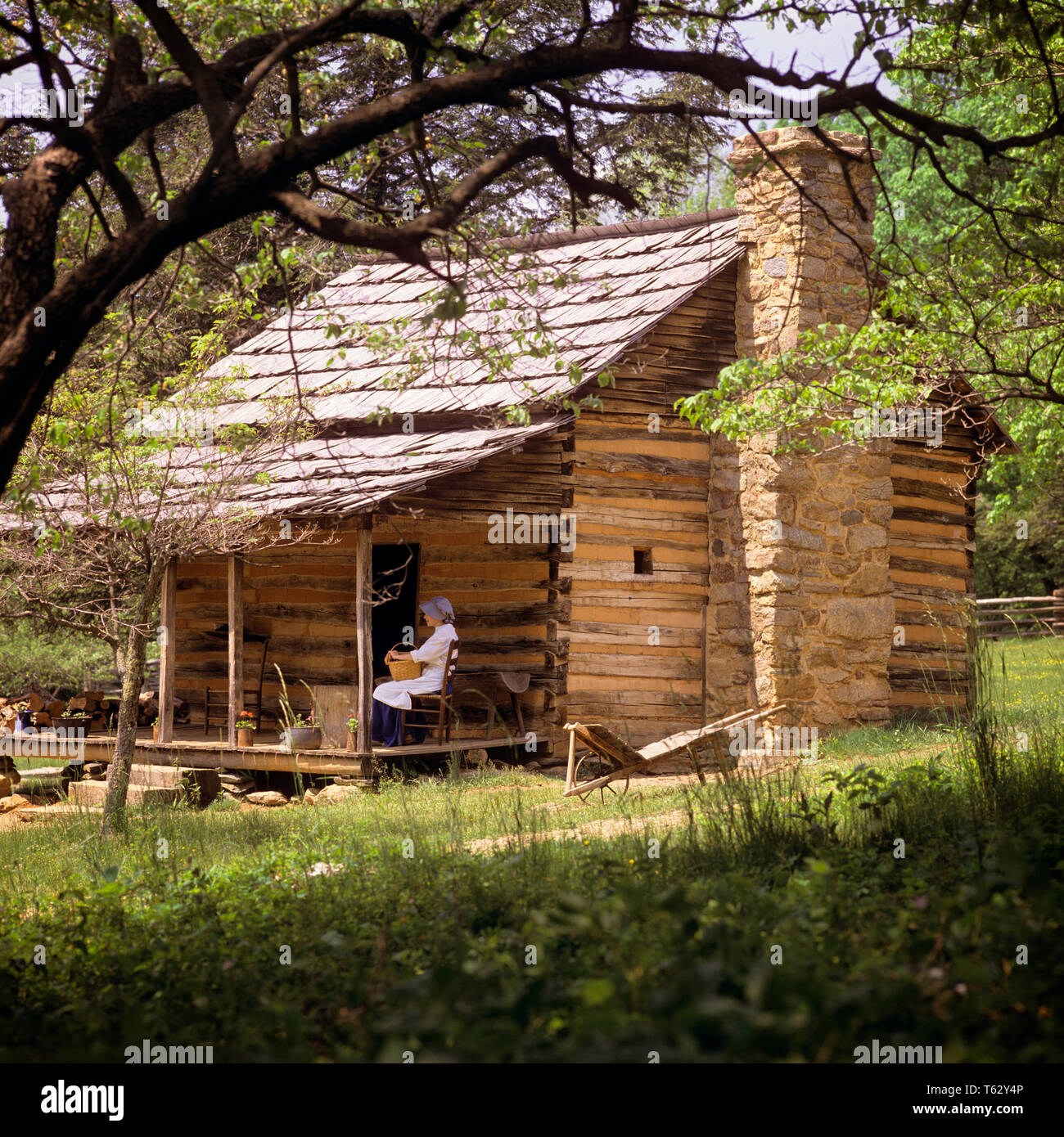 Pioneer Woman Log Cabin Stock Photos Pioneer Woman Log Cabin