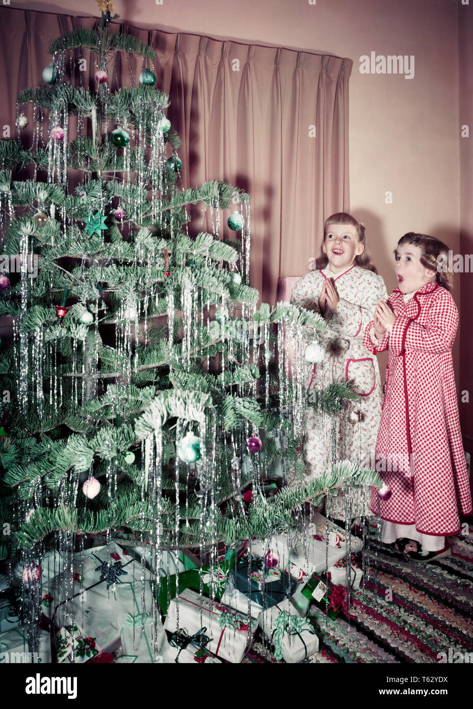 1950 S Christmas Tree Stock Photos 1950 S Christmas Tree Stock