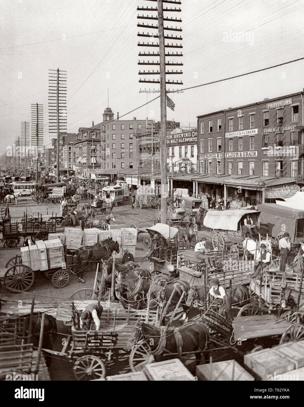 1880s WEST STREET NEW YORK CITY HORSE WAGONS FULL OF GOODS COMMERCIAL DISTRICT WHOLESALE ROWS OF ELECTRICAL UTILITY POLES - o2376 SPL001 HARS PROGRESS VENDORS INNOVATION OPPORTUNITY LINES NYC OCCUPATIONS PURCHASE ROWS REAL ESTATE NEW YORK STRUCTURES 1880s CITIES PRODUCE WAGONS EDIFICE NEW YORK CITY PROVISION STORE FRONTS COOPERATION GROWTH MAMMAL MERCHANDISE WARES WEST STREET 1883 BLACK AND WHITE DISTRICT OLD FASHIONED WEST SIDE WHOLESALE Stock Photo