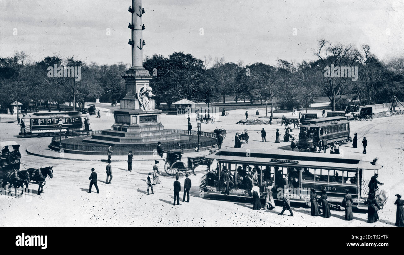 1900s COLUMBUS CIRCLE SHOWING ENTRANCE TO CENTRAL PARK TROLLEY CARS HORSE DRAWN CARRIAGES PEDESTRIANS  - q41009 CPC001 HARS STREETCAR Stock Photo
