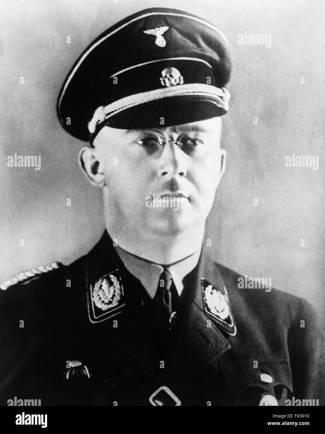 1930s 1940s PORTRAIT HEINRICH HIMMLER COMMANDER OF GERMAN NAZI SS  - q72083 CPC001 HARS MID-ADULT MID-ADULT MAN SS SUICIDE BLACK AND WHITE CAUCASIAN ETHNICITY OLD FASHIONED Stock Photo