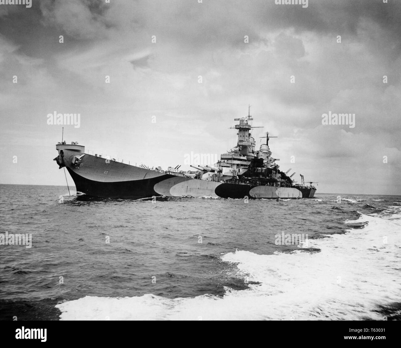 1940s USS MISSOURI BB-63 USN WORLD WAR II IOWA-CLASS BATTLESHIP AT SEA JUNE 1944 WEARING RAZZLE DAZZLE CAMOUFLAGE PAINT SCHEME - q74715 CPC001 HARS WORLD WARS PRIDE WORLD WAR WORLD WAR TWO WORLD WAR II AT AUTHORITY BATTLESHIP KOREAN WAR STYLISH UNITED STATES NAVY WORLD WAR 2 ARMED FORCE DAZZLE IOWA-CLASS 1944 BLACK AND WHITE JUNE OLD FASHIONED SEPTEMBER Stock Photo