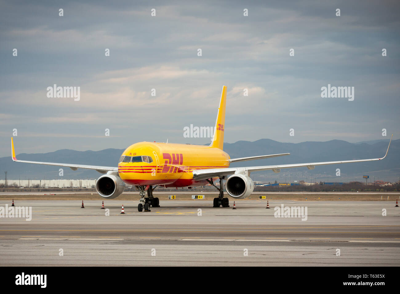 Dhl cargo bike hi-res stock photography and images - Alamy