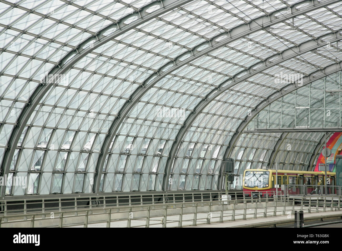 Berlin bahn rapid transit railway hi-res stock photography and images ...