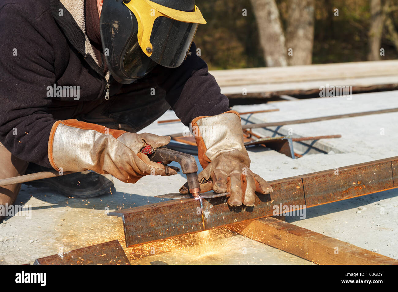 Plasma cutting for workpieces. Sparks during cutting of metal manual
