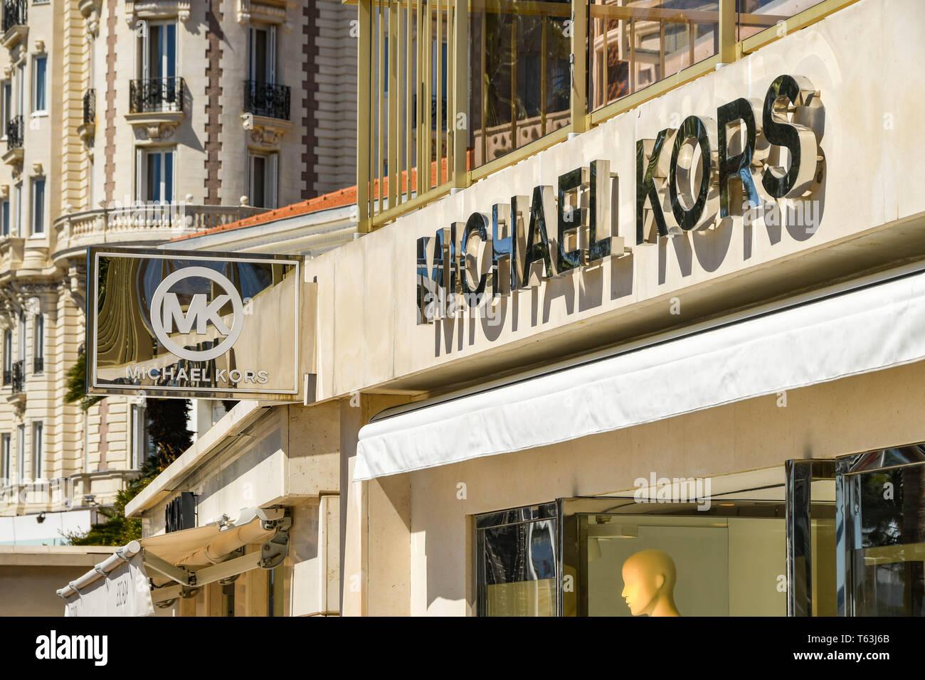 PHUKET, THAILAND - MAY 29, 2022: Michael Kors Brand Retail Shop Logo  Signboard On The Storefront In The Shopping Mall Stock Photo, Picture and  Royalty Free Image. Image 188011033.