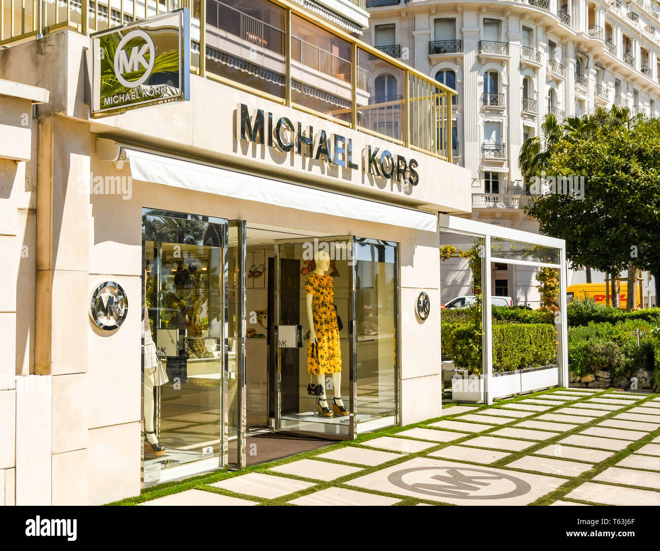 A Look Inside Michael Kors' New Concept Store in Soho – WindowsWear