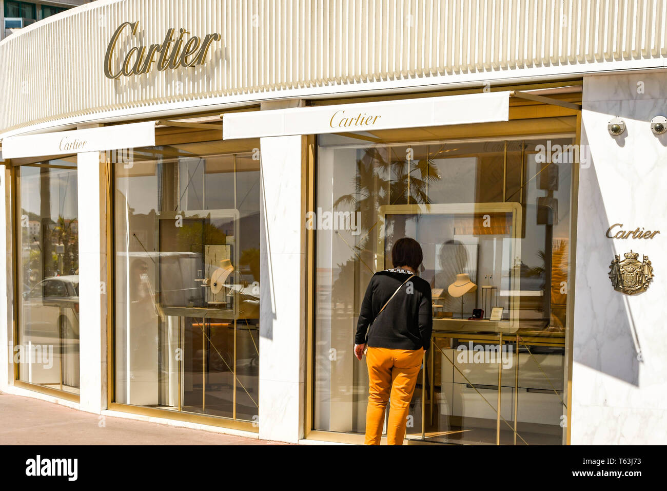 cartier store nearby