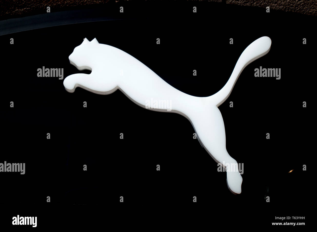 Puma Logo High Resolution Stock Photography and Images - Alamy