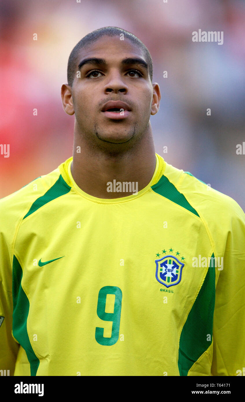 Stade Geoffroy-Guichard, Saint-Etienne France, 23.06.2003, Football: FIFA Confederations Cup, Brasil (yellow) vs Turkey (red) 2:2 --- Adriano (BRA) Stock Photo