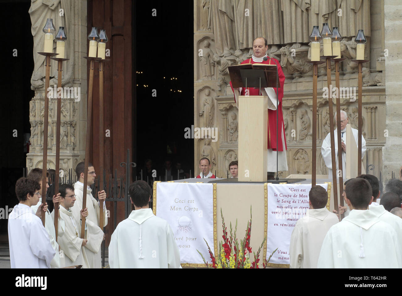 Liturgie de la Parole. Ordinations sacerdotales. Cathédrale Notre-Dame de Paris. Stock Photo
