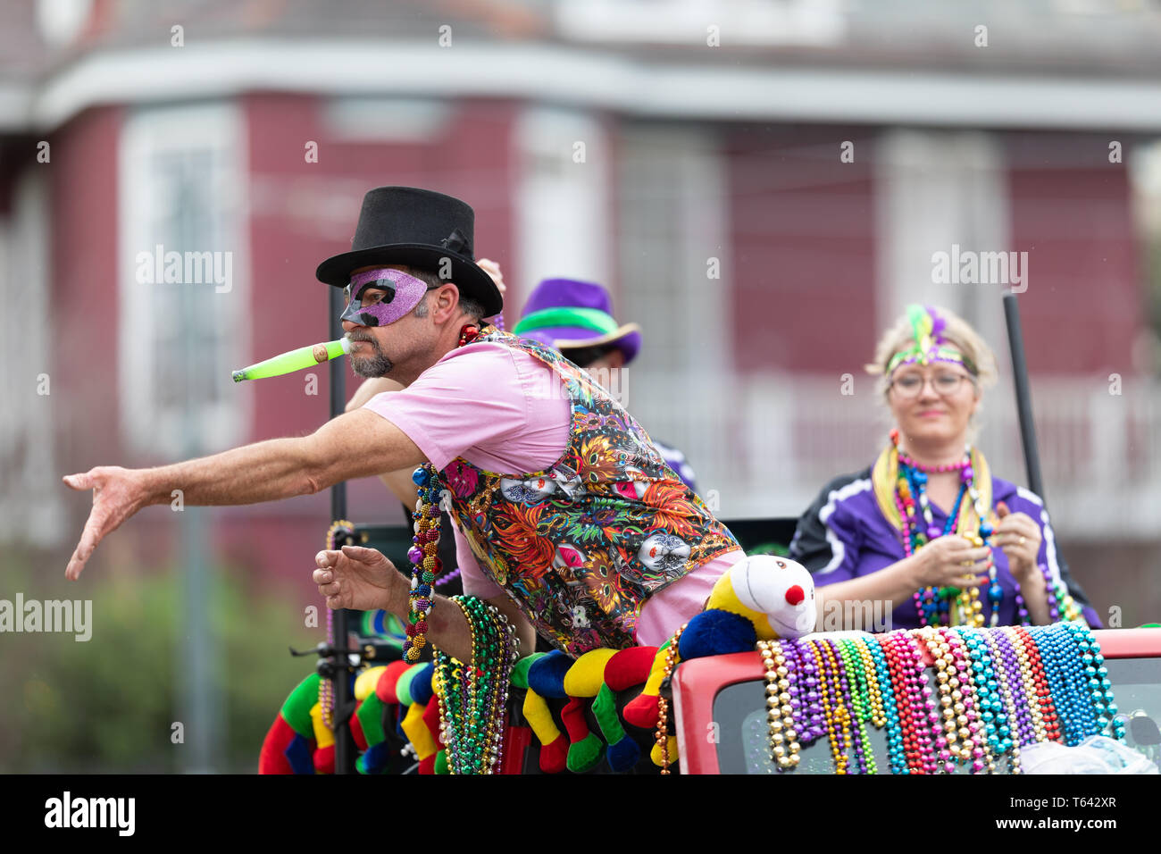New Orleans, Louisiana, USA - February 23, 2019: Mardi Gras Parade, Man  wearing traditional clothing, throwing beads to the spectators during the  mard Stock Photo - Alamy