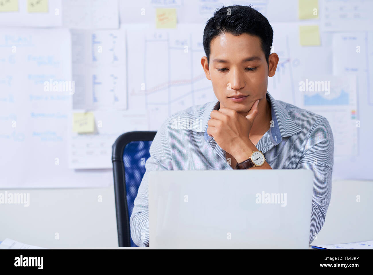 Vietnamese laptop hires stock photography and images Alamy