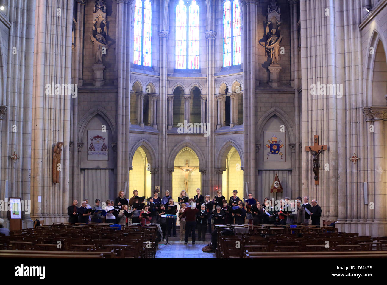 Basilique Notre Dame Du Perpétuel Secours Paris Chanter High Resolution Stock Photography and Images - Alamy