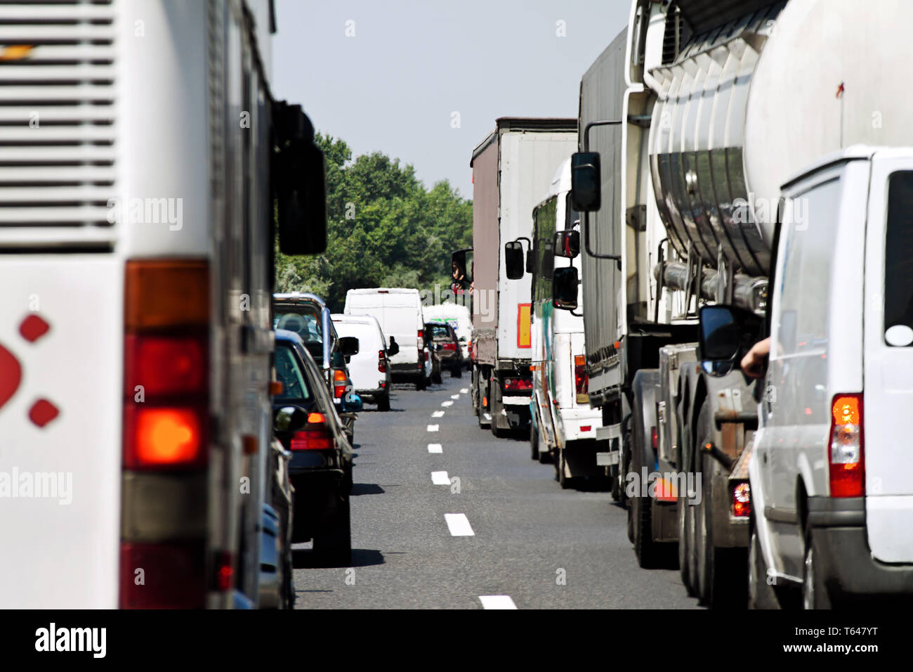 traffic-on-a-typical-german-autobahn-germany-T647YT.jpg