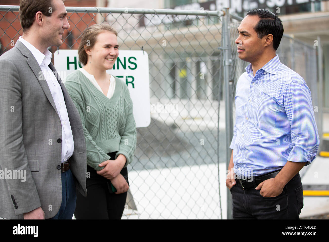 Hanover, NH, USA. 28th Apr, 2019. Julian Castro, Democratic Presidential candidate, meeting with the New Hampshire College Democrats at Dartmouth College in Hanover, NH on April 28, 2019. Credit: Allison Dinner/ZUMA Wire/Alamy Live News Stock Photo