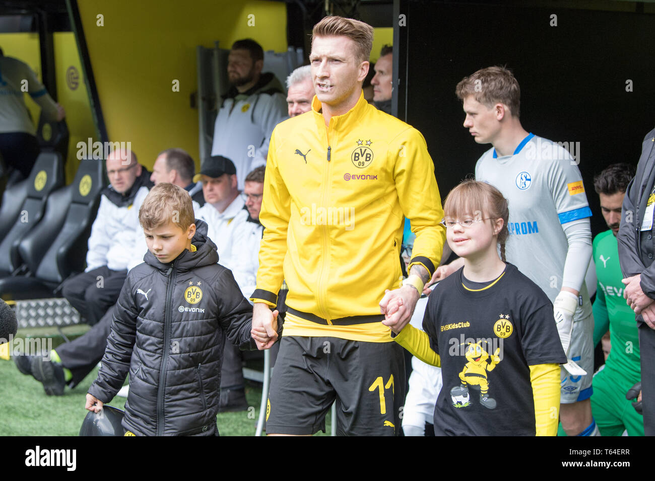 Marco REUS (DO) walks in the square with accompanying children, moving in,  half figure, half figure,