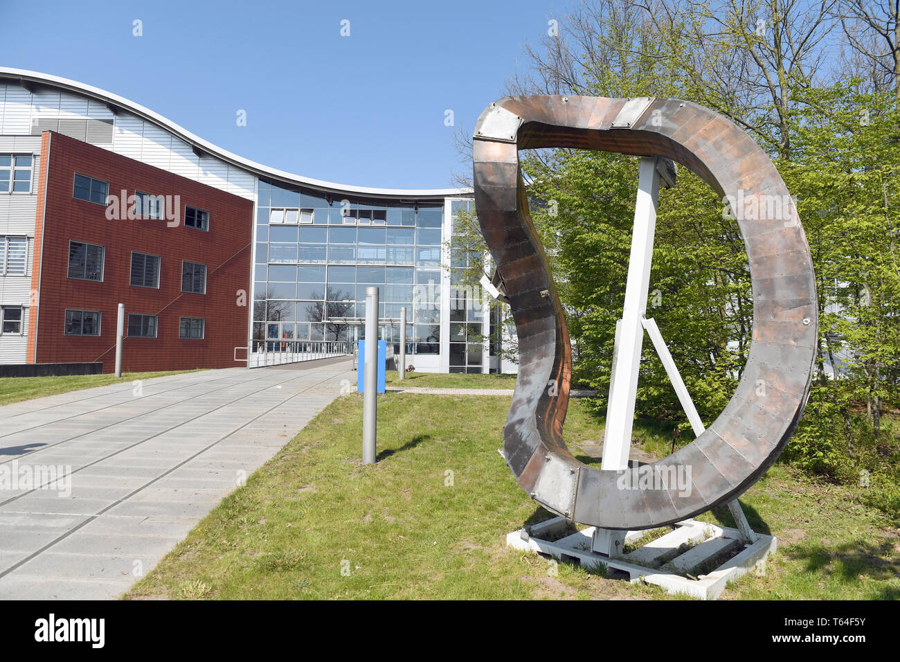 Greifswald, Germany. 26th Apr, 2019. A coil stands in front of the main