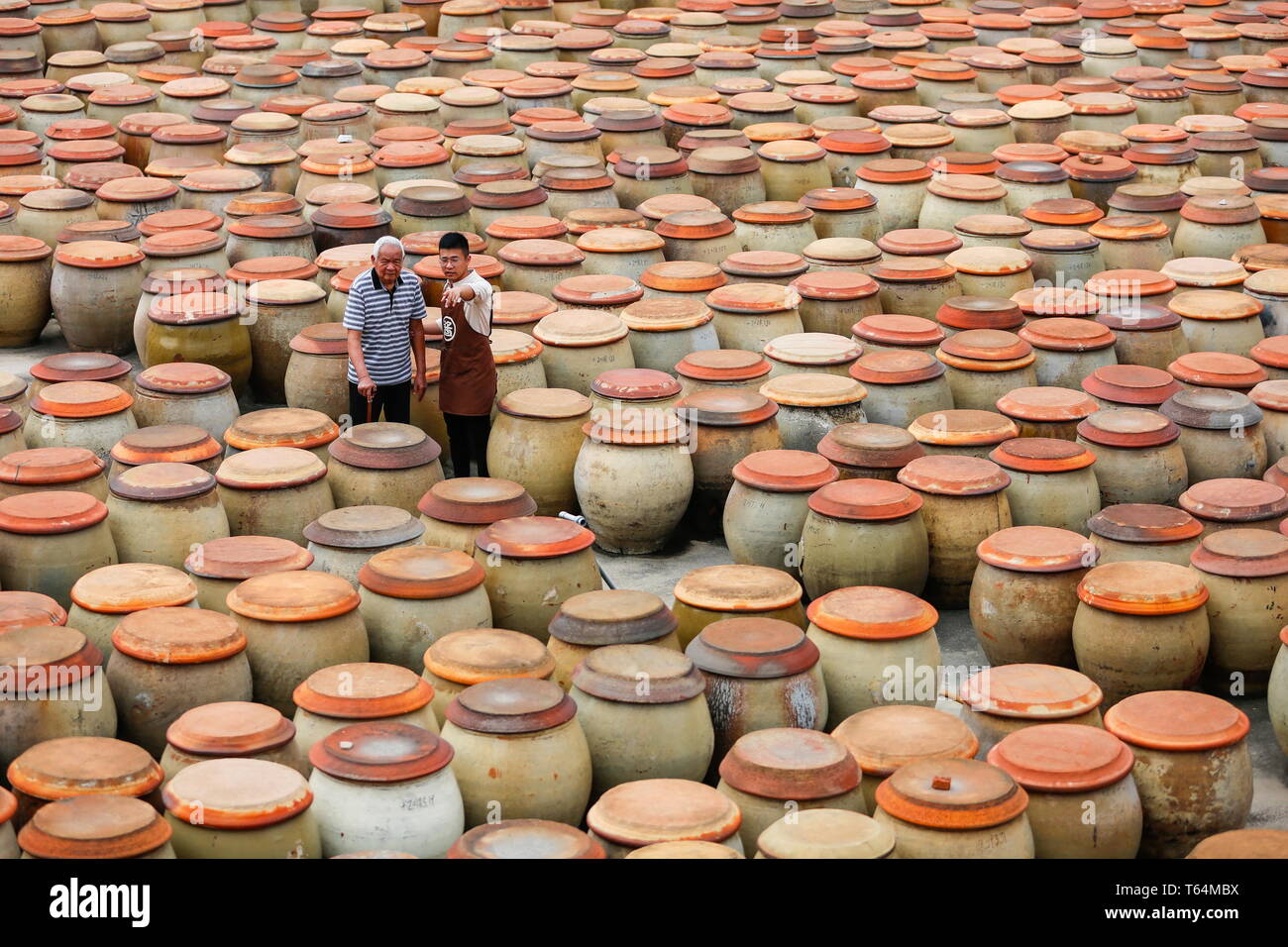 (190429) -- QUANZHOU, April 29, 2019 (Xinhua) -- Wu Huaqing and his ...