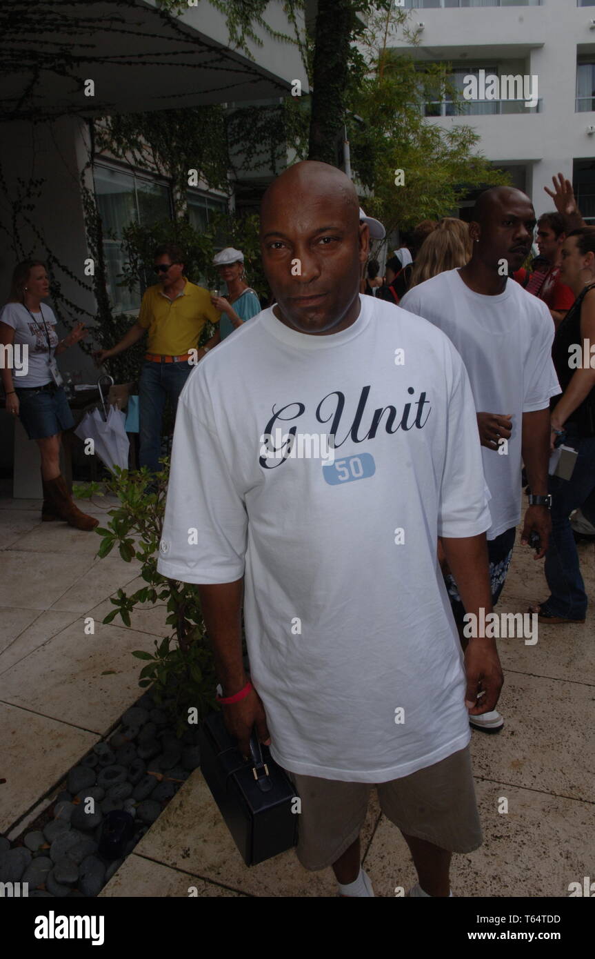 miami-beach-july-26-celebrities-stopped-by-the-style-villa-carlos-santana-bungalow-which-supplied-them-with-fragrances-for-both-men-and-women-and-also-provided-them-with-complimentary-aromatherapy-massages-sagamore-hotel-on-miami-beach-florida-people-john-singleton-T64TDD.jpg