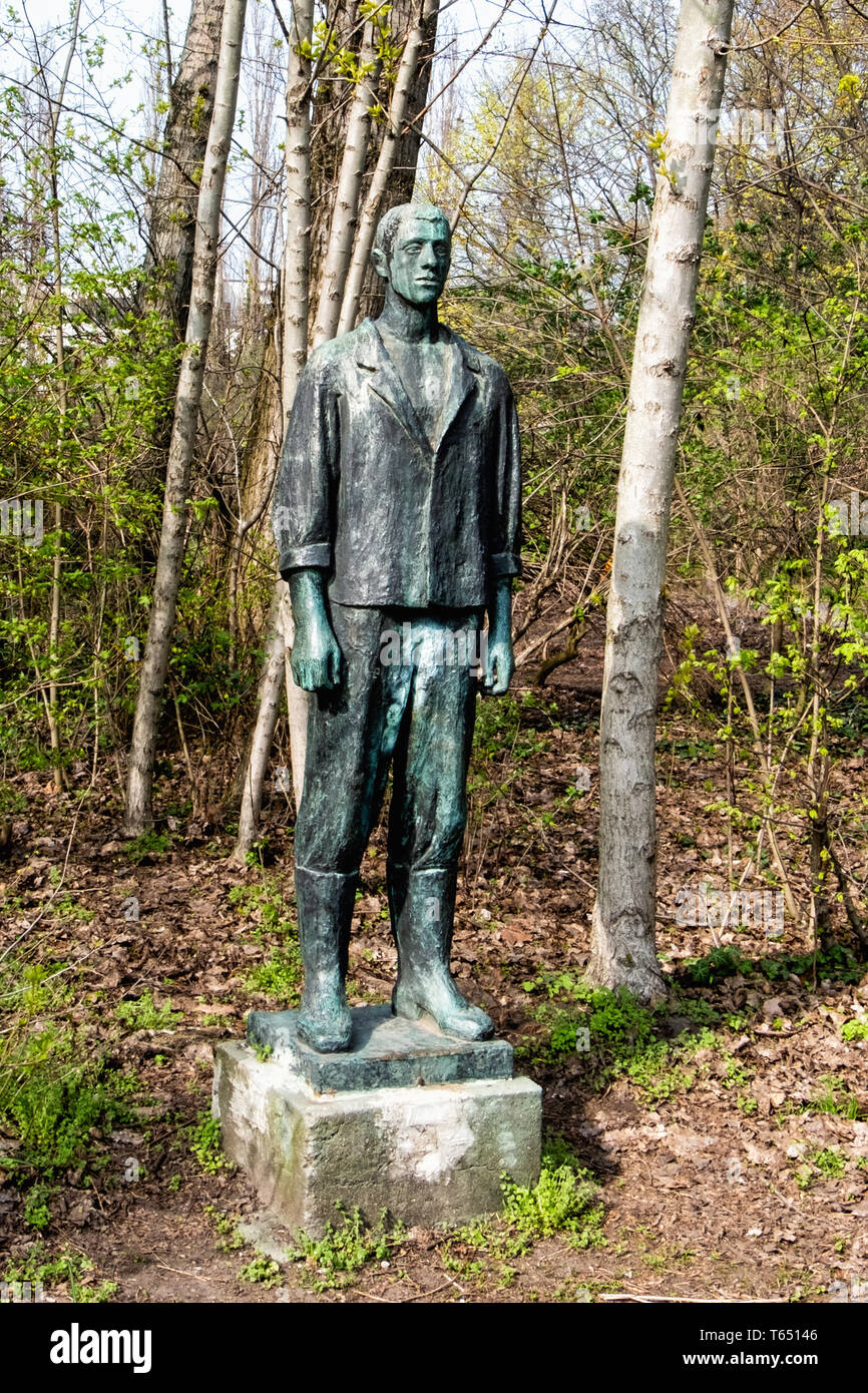 Berlin,Pankow. Weissensee State park, White Lake public park. Bronze Sculpture,Young Worker by sculptor Christa Sammler Stock Photo