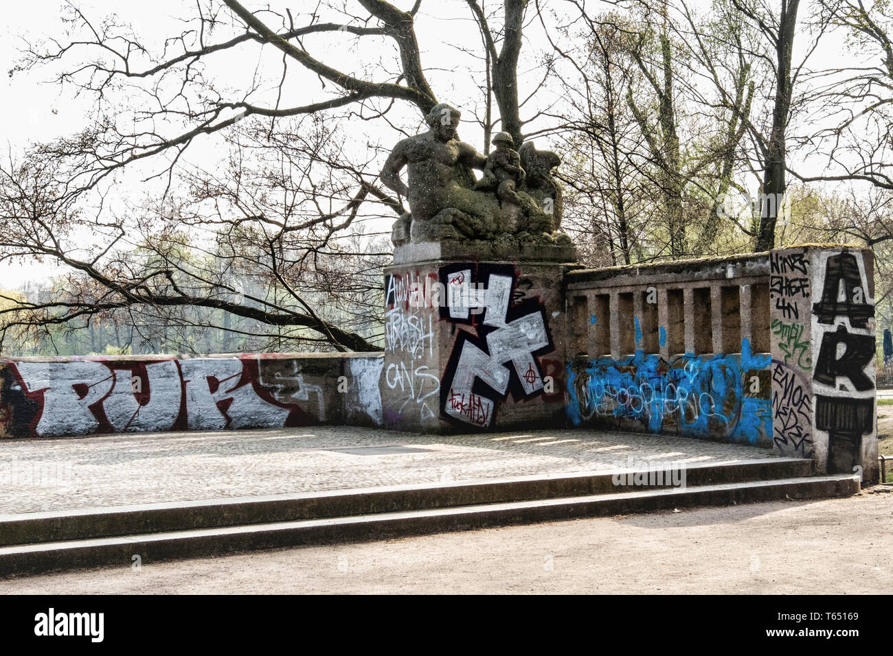 Berlin,Pankow. Weissensee State park, White Lake observation deck and viewing point with sculptures by sculptor Hans Schellhorn, Two Tritons Stock Photo