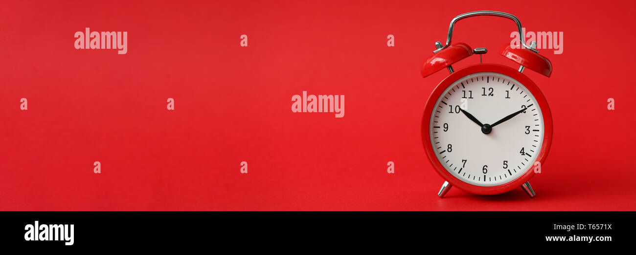 Red alarm clock show 10 hour vintage modern Stock Photo Alamy