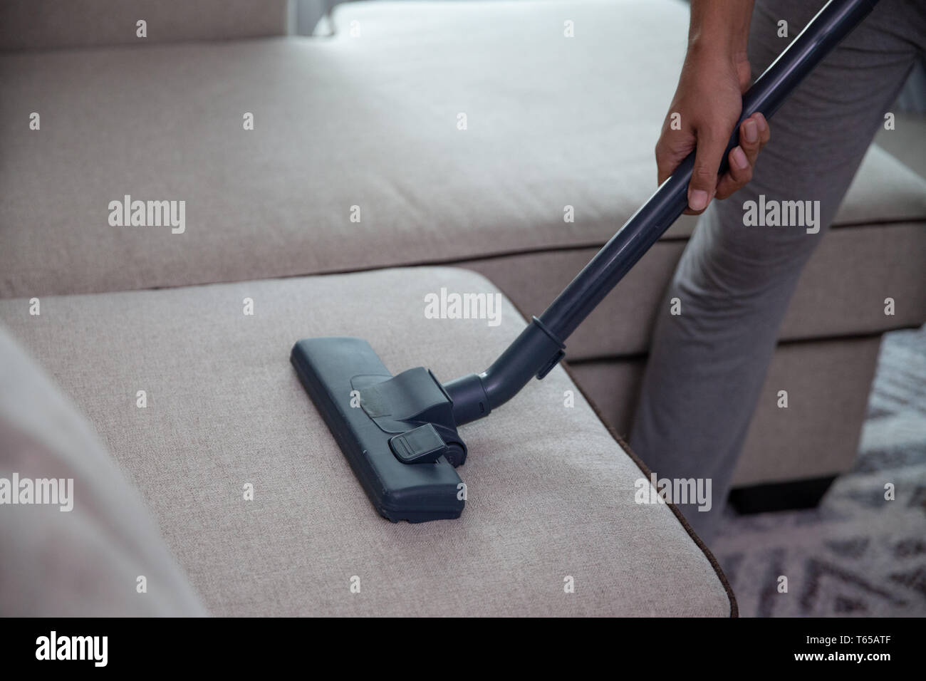 hand using vacuum cleaner Stock Photo - Alamy