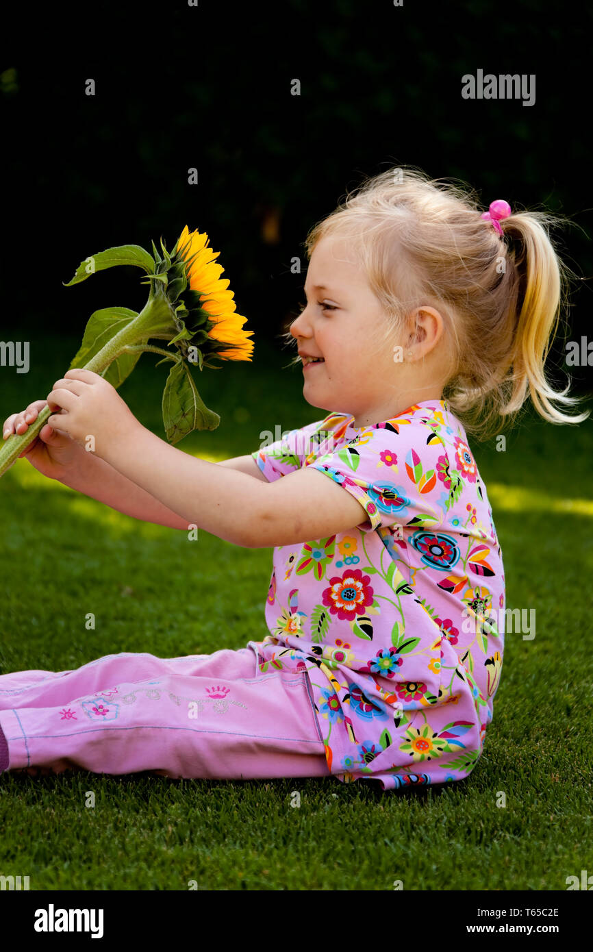 little girl with sunflower Stock Photo - Alamy