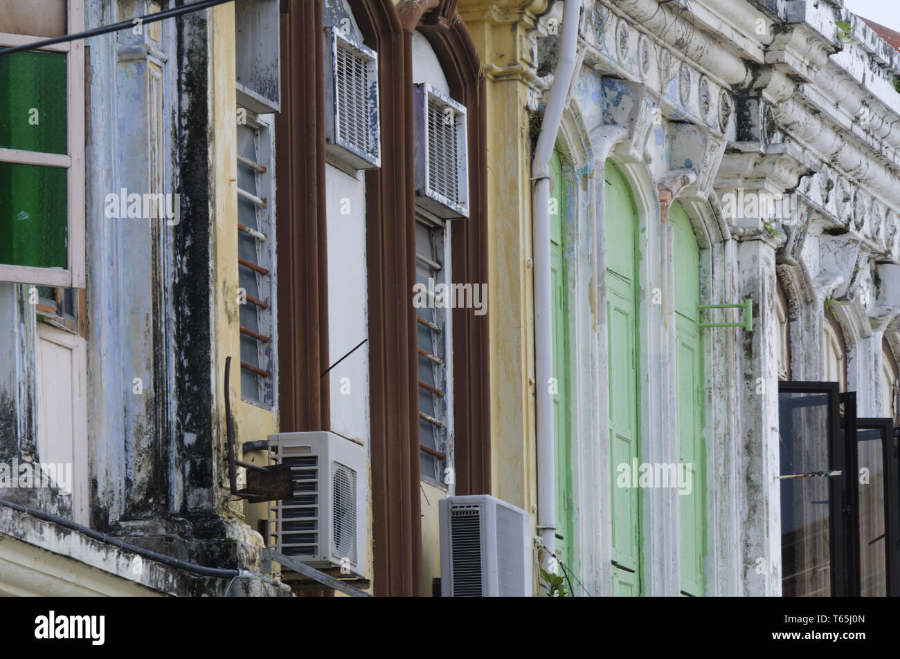 Facade old warehouse shutters hi-res stock photography and images - Alamy