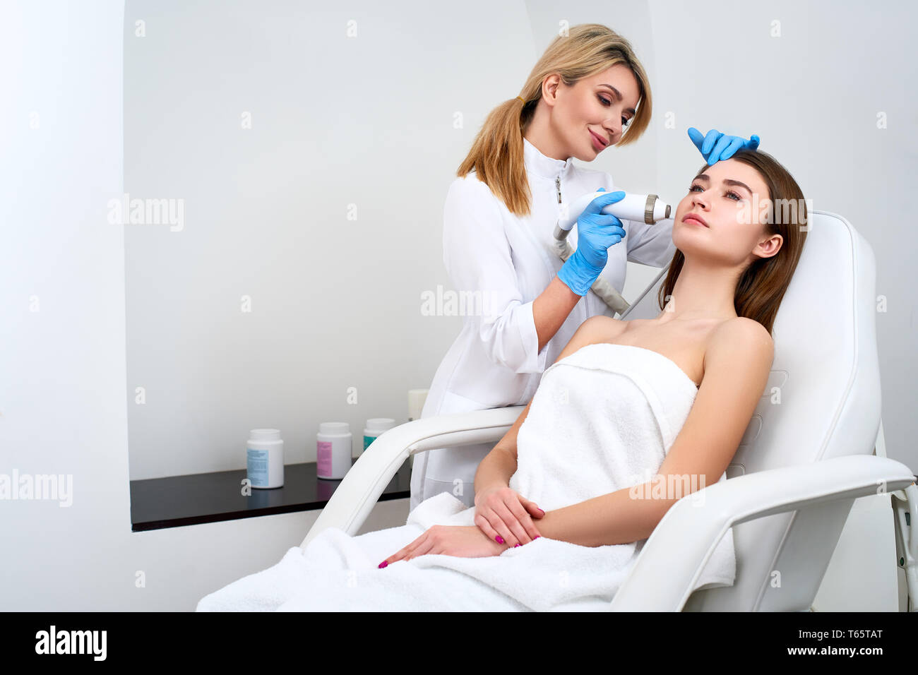 Esthetic procedure hi-res stock photography and images - Alamy