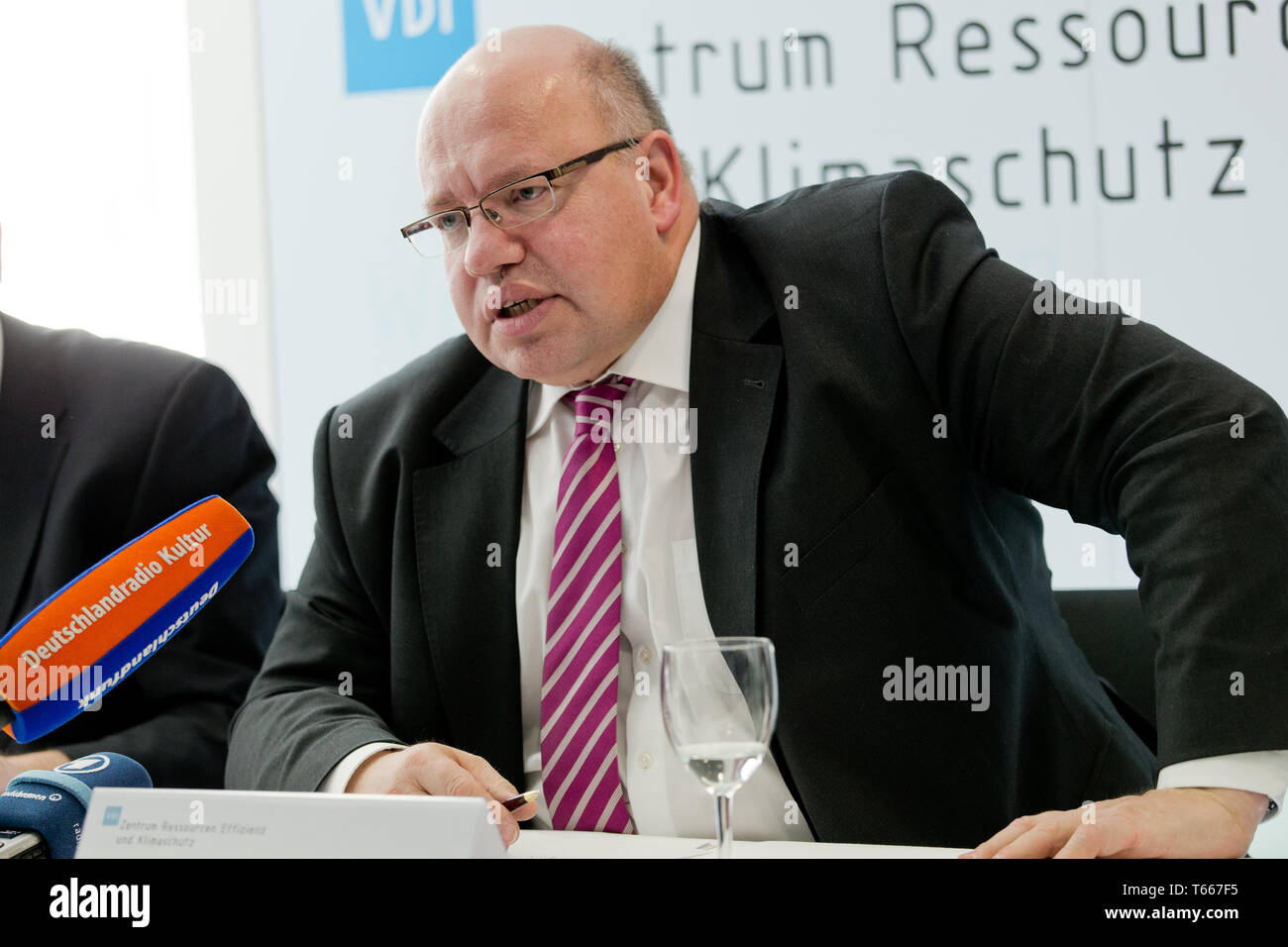 Peter Altmaier Und Die Ökonomie: Nur Ein Armer Jurist – QWFNTW