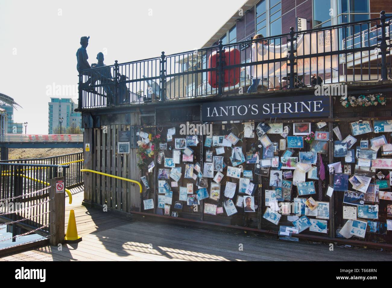 Ianto's Shrine and 'People Like Us' sculpture, Mermaid Quay, Cardiff Bay, Cardiff, Wales, United Kingdom. Stock Photo
