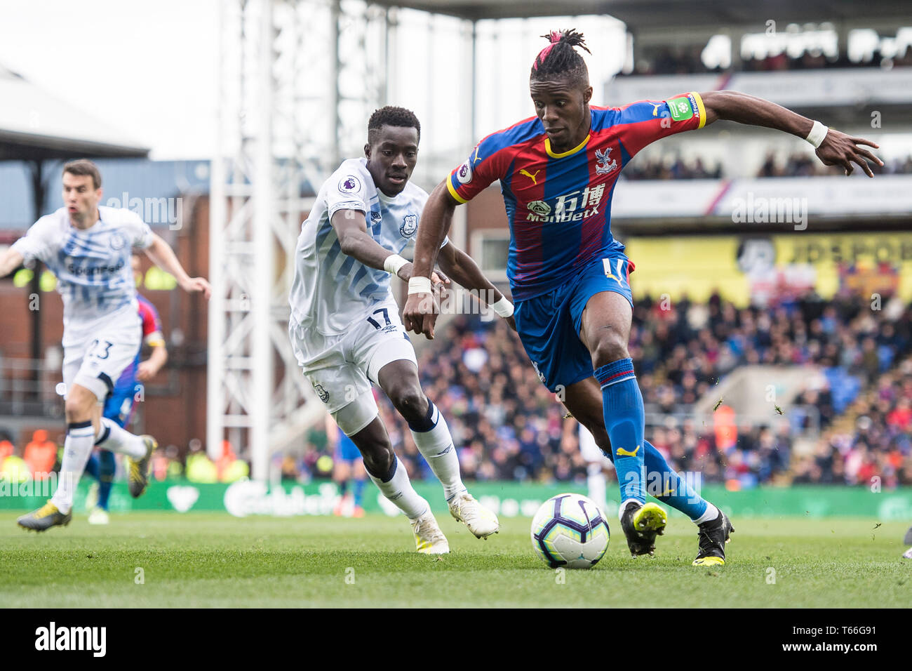 LONDON, ENGLAND - APRIL 27: Wilfried Zaha of Crystal Palace and Idrissa Gueye of Everton FC during the Premier League match between Crystal Palace and Everton FC at Selhurst Park on April 27, 2019 in London, United Kingdom. (Photo by Sebastian Frej/MB Media) Stock Photo