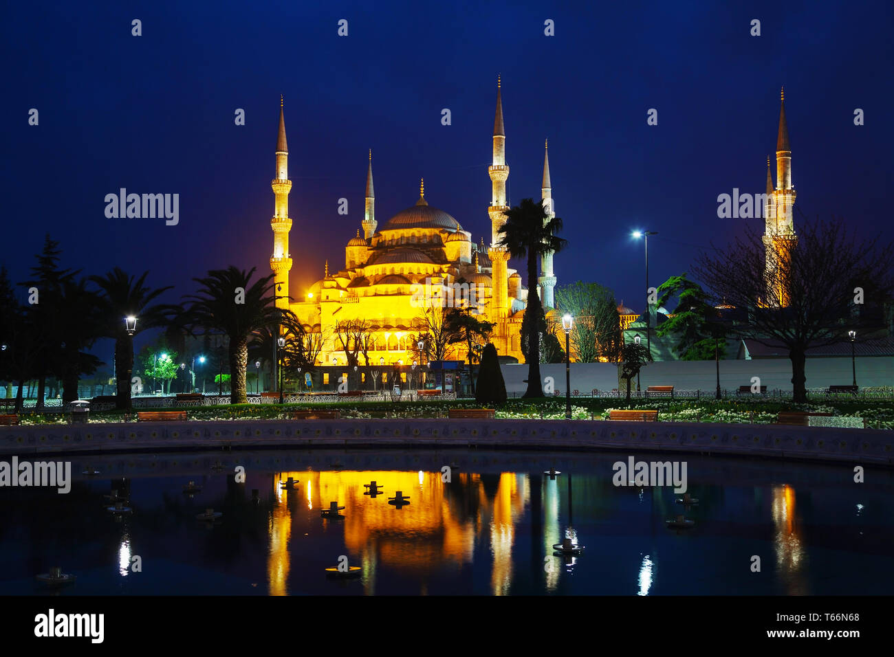 Sultan Ahmed Mosque (Blue Mosque) in Istanbul Stock Photo - Alamy