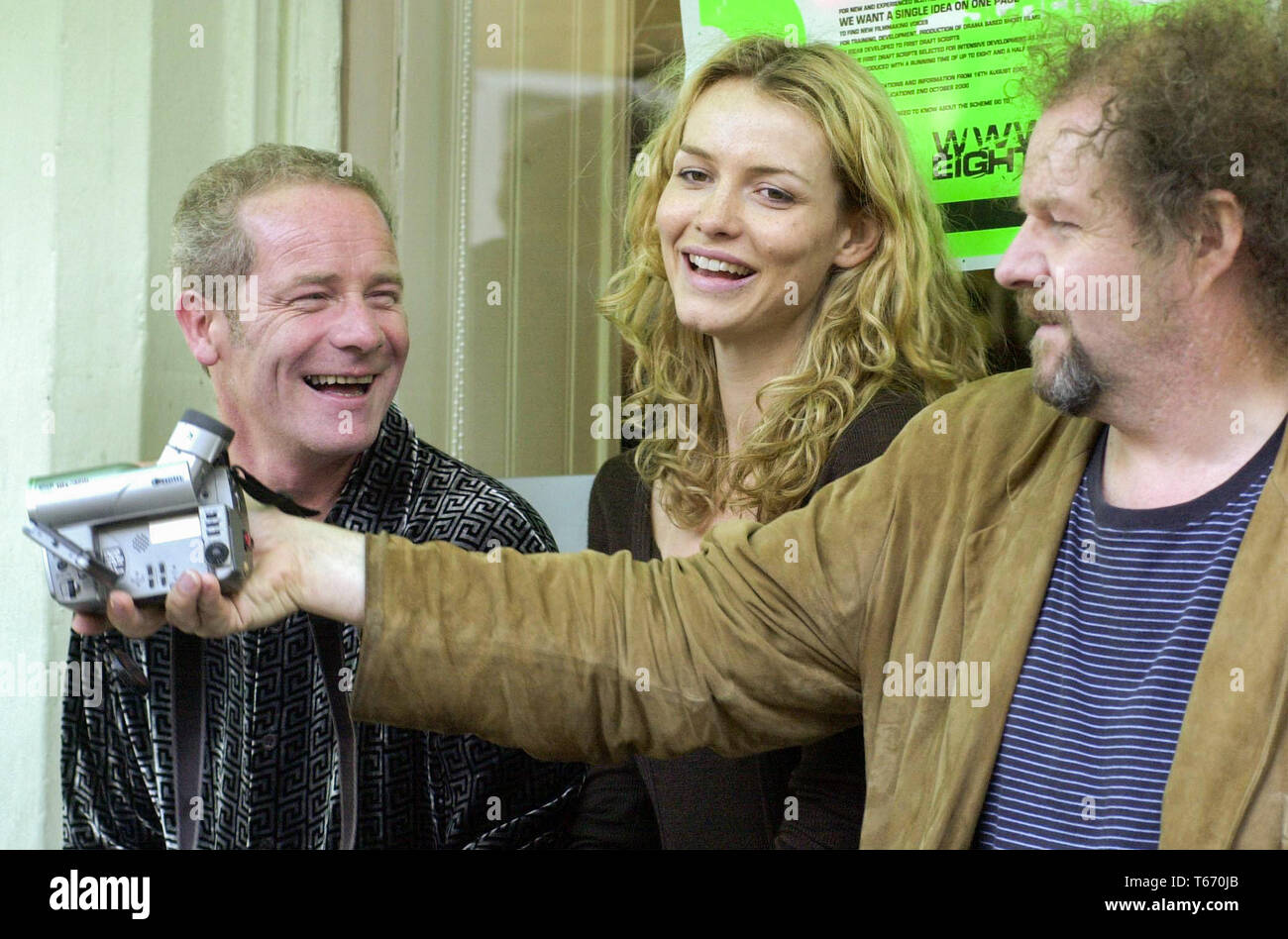 The launch of Antonine Short Film Factory's 8 1/2 Scottish Film Scheme at Favorit in Edinburgh today Wednesday 17/8/00. Stars of the film Miss Julie, Peter Mullan and Saffron Burrows are pictured with director Mike Figgis. Stock Photo