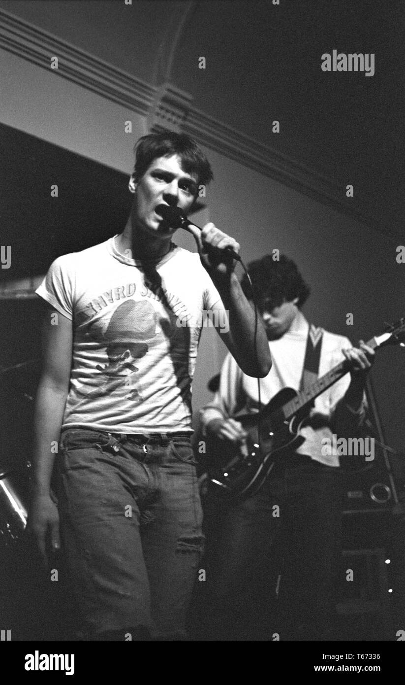 Calvin Johnson and Bret Lunsford from Beat Happening, Bedford Angel, August 1988. Stock Photo