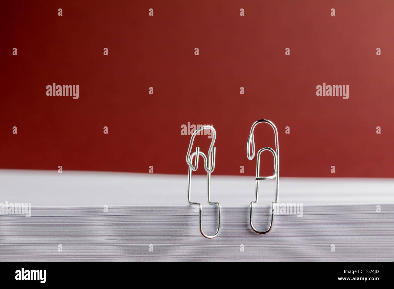 Red paper note sad hi-res stock photography and images - Alamy