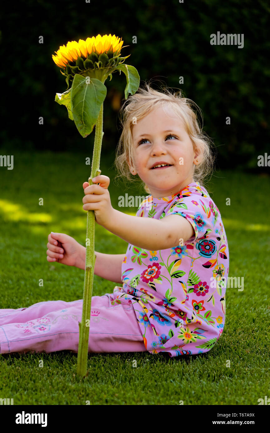 little girl with sunflower Stock Photo - Alamy