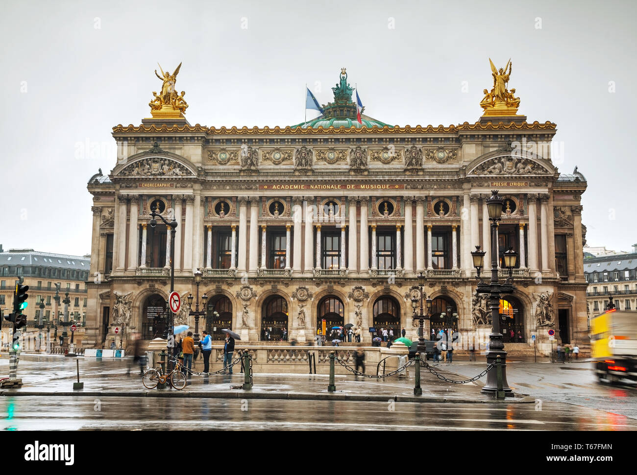 Exterior paris opera house palais hi-res stock photography and images ...