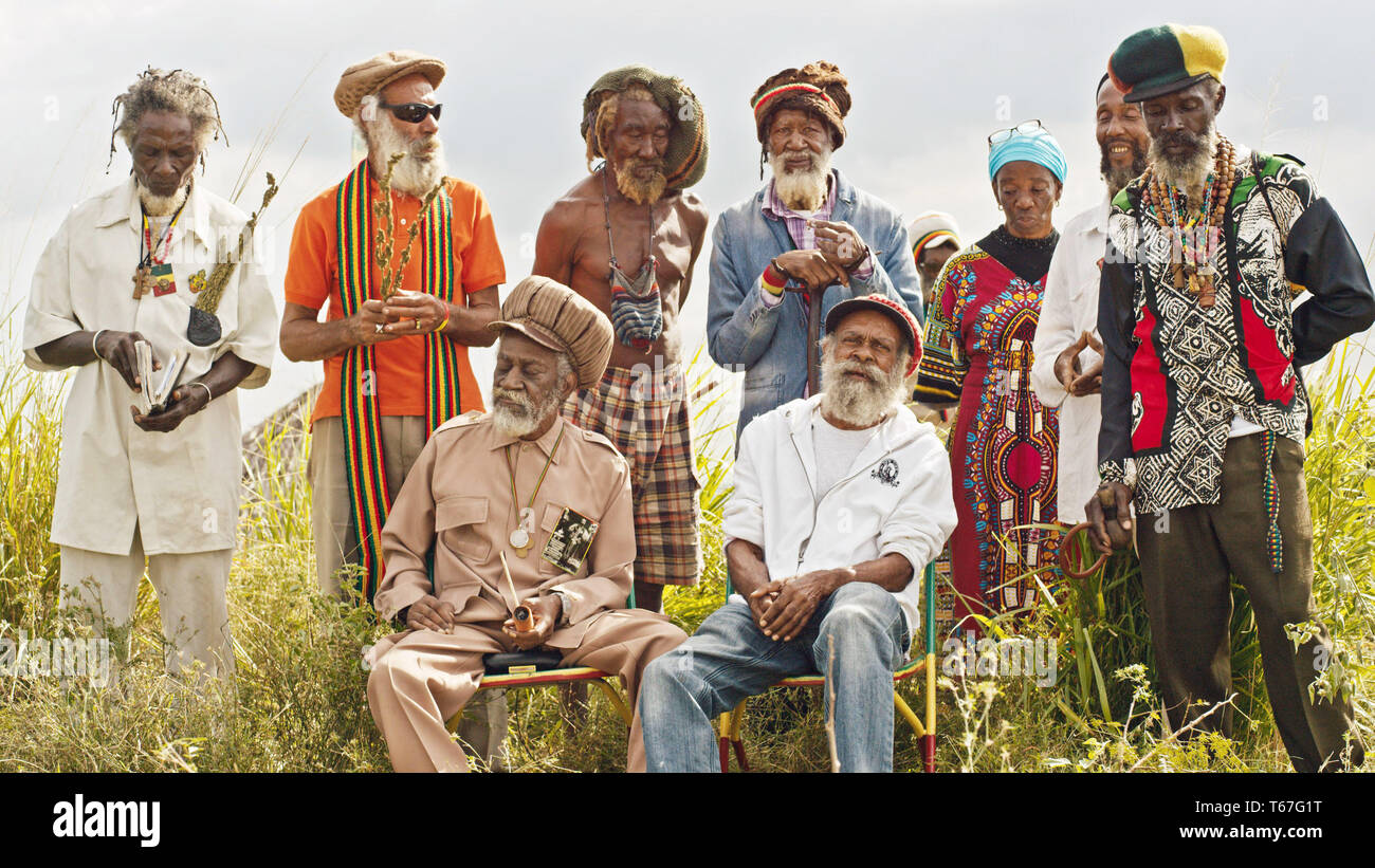 GRASS IS GREENER, 2019. © Netflix / courtesy Everett Collection Stock