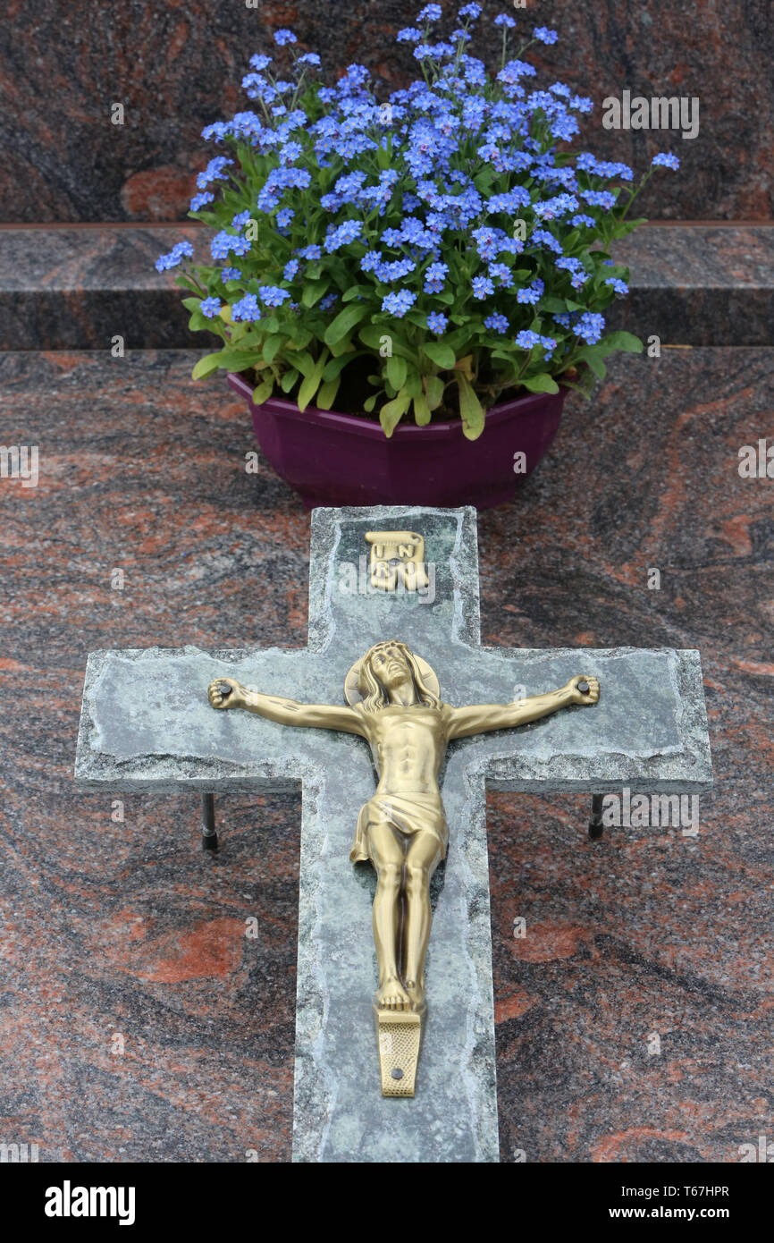 Crucifixion De Jesus Christ Sur La Croix Pierre Tombale Stock Photo Alamy