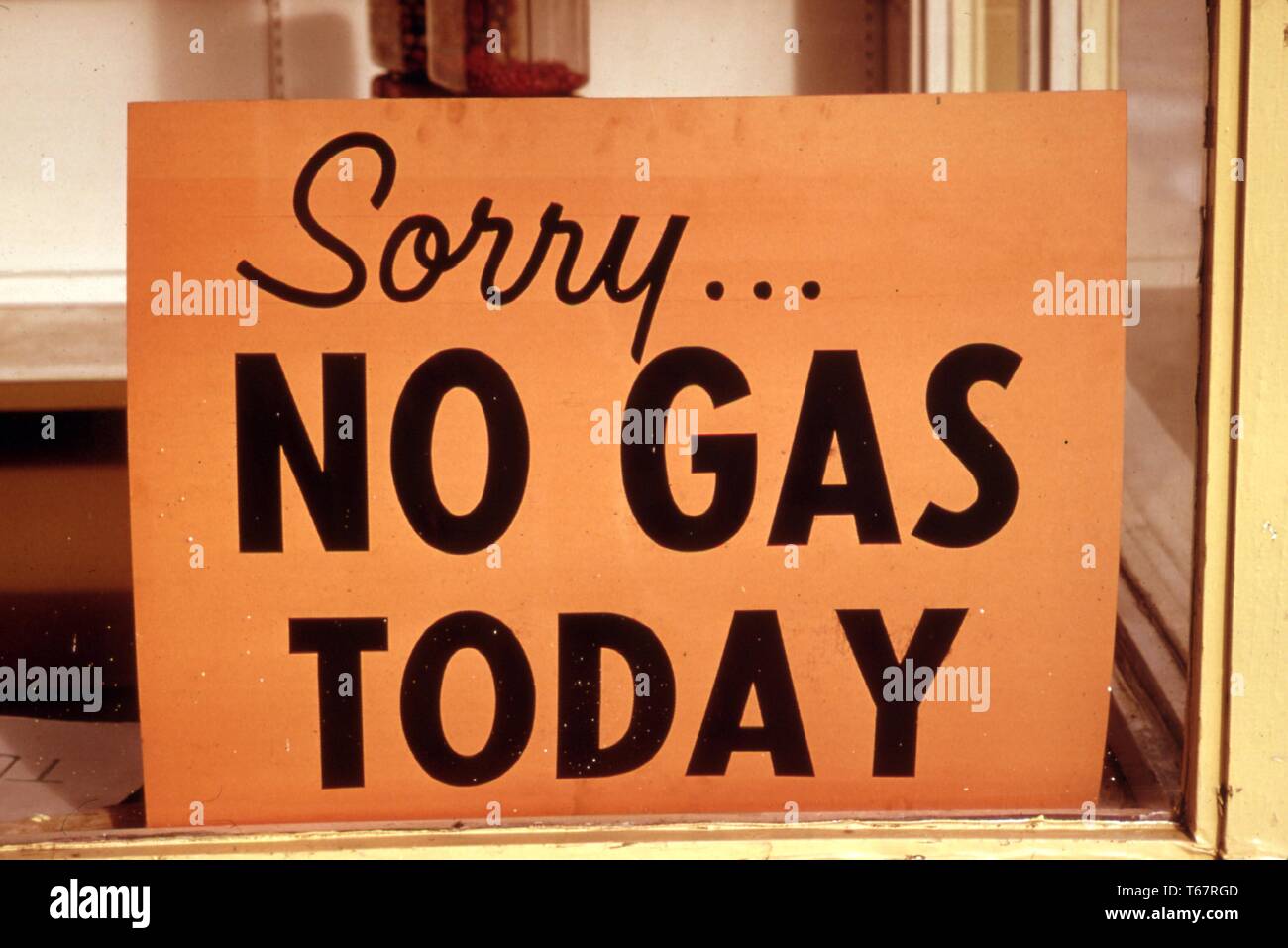 'No gas' signs were a common sight in Oregon during the fall of 1973, such as at this station in Lincoln city along the coast. Many stations closed earlier, opened later and shut down on the weekends. Image courtesy National Archives, United States, 1973. Stock Photo