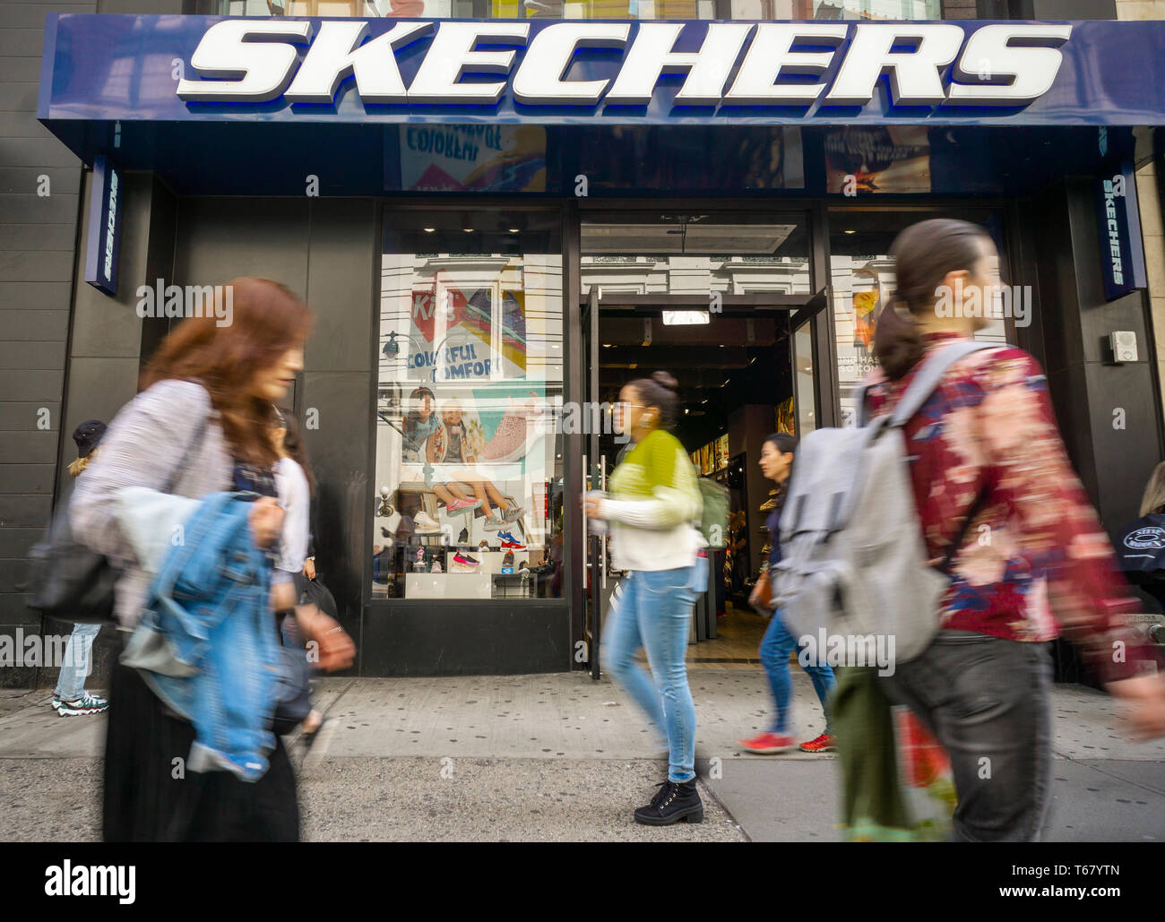 Skechers store logo hi-res stock photography and images - Alamy
