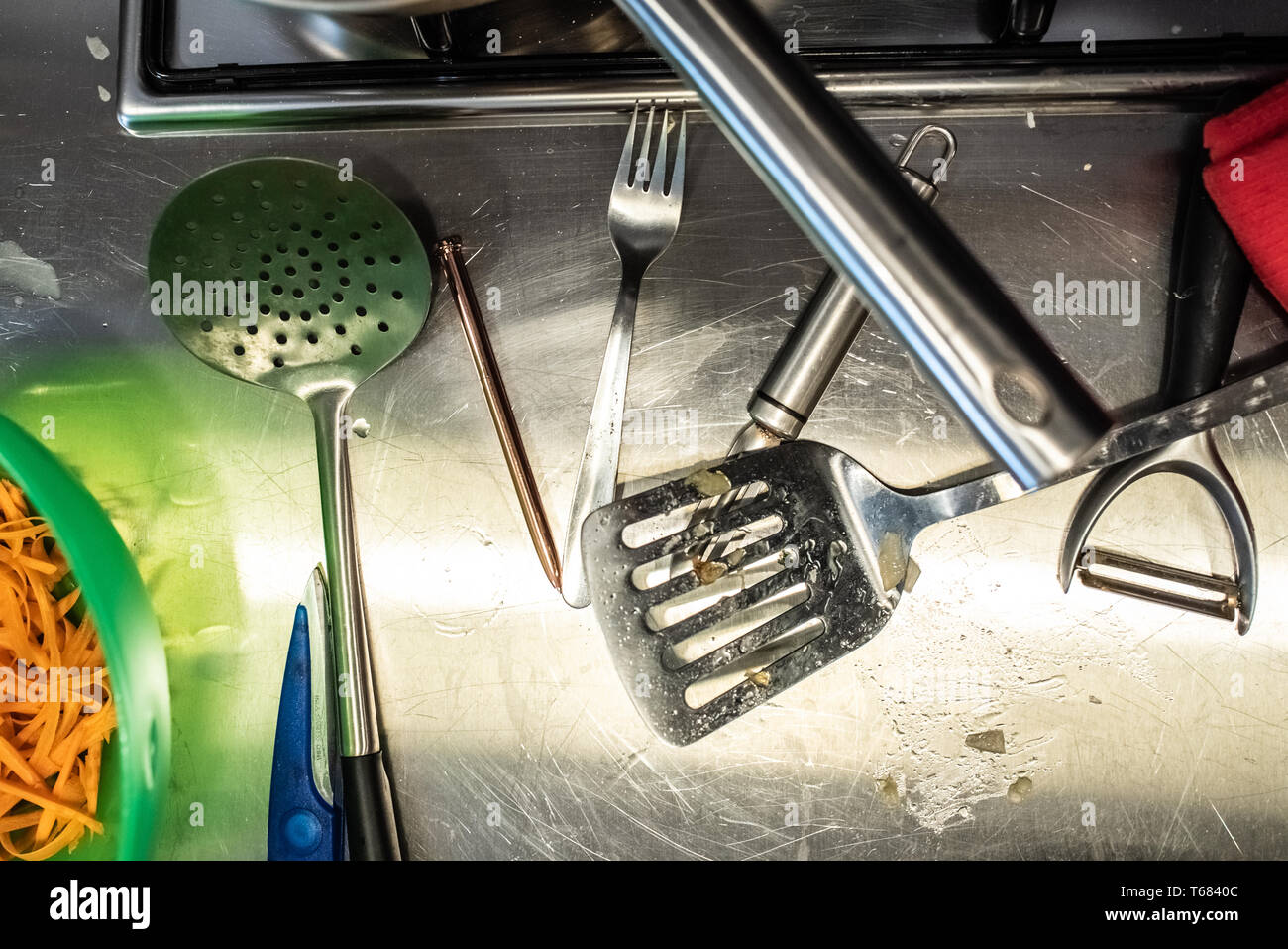 Kitchen utensils for scraping and peeling vegetables Stock Photo - Alamy