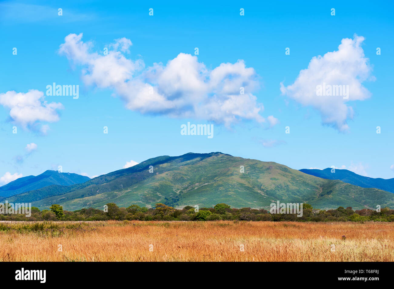 Blue sky clouds mountain landscape hi-res stock photography and images ...