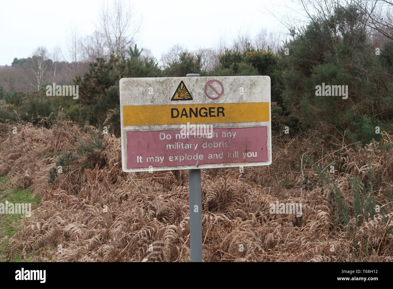 Mod Property. Sign Ministry of defence mod hi-res stock photography and images - Alamy