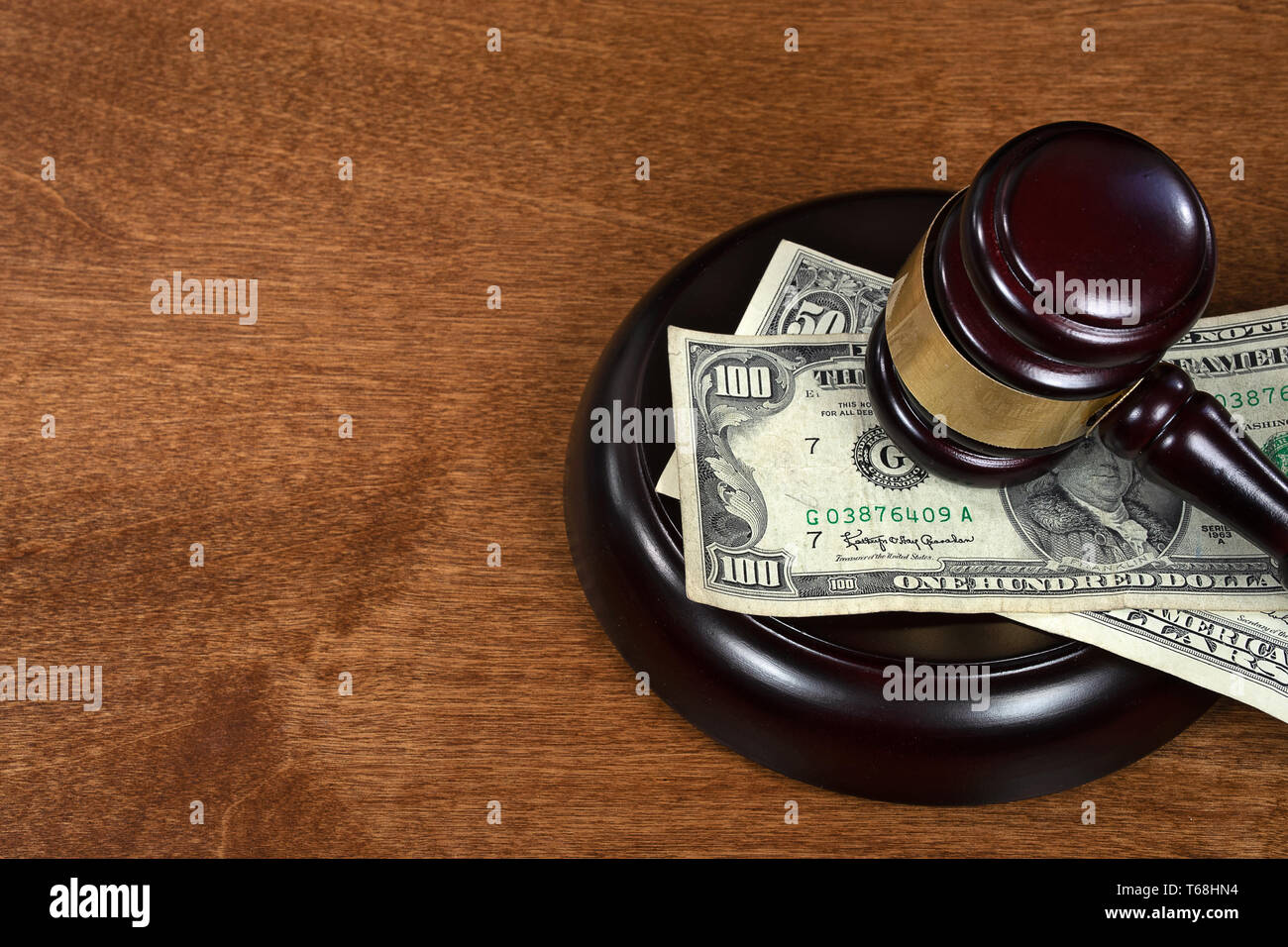 court gavel on hundred dollar and fifty dollars American money Stock Photo