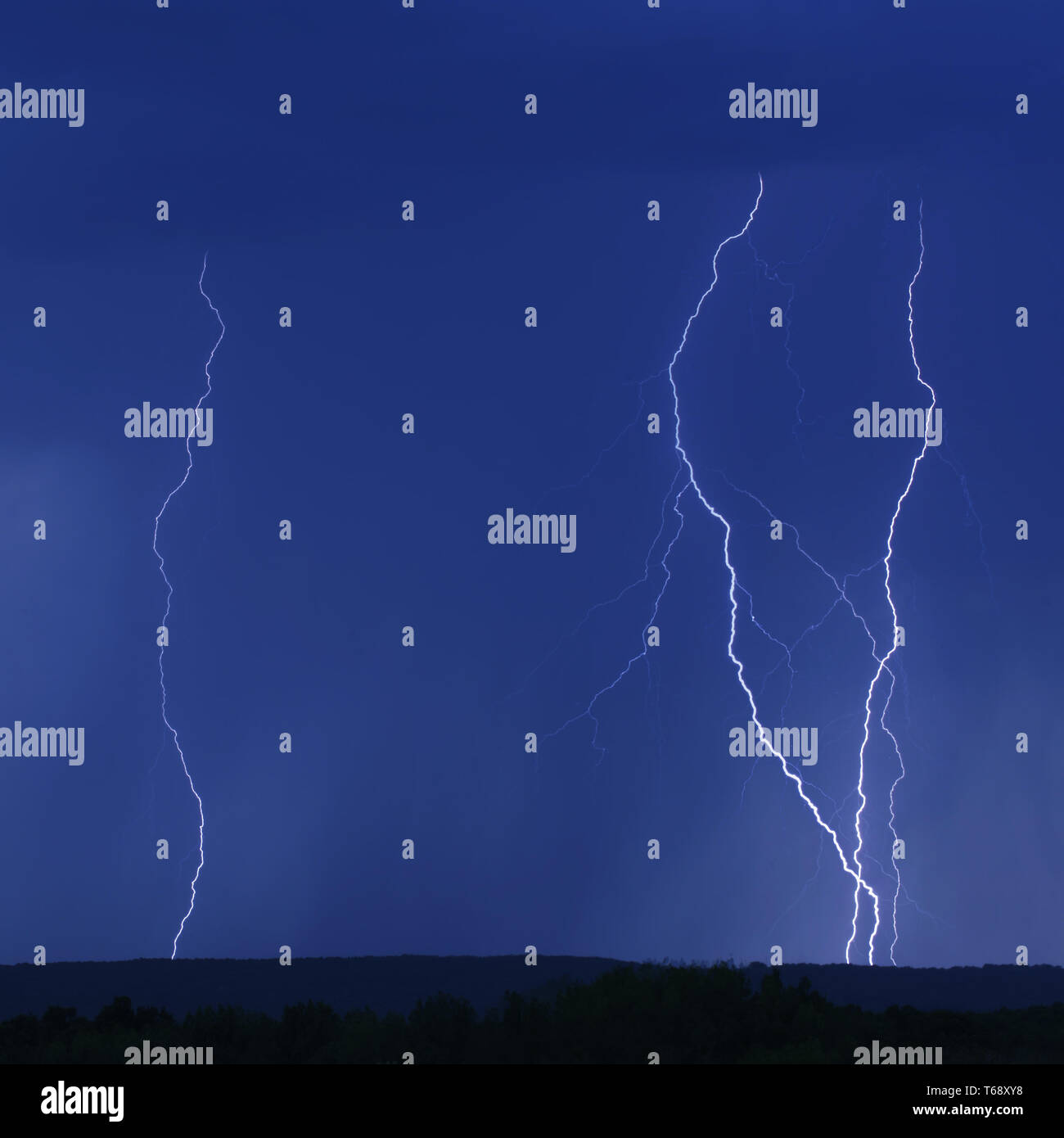 Lightning strike hi-res stock photography and images - Alamy